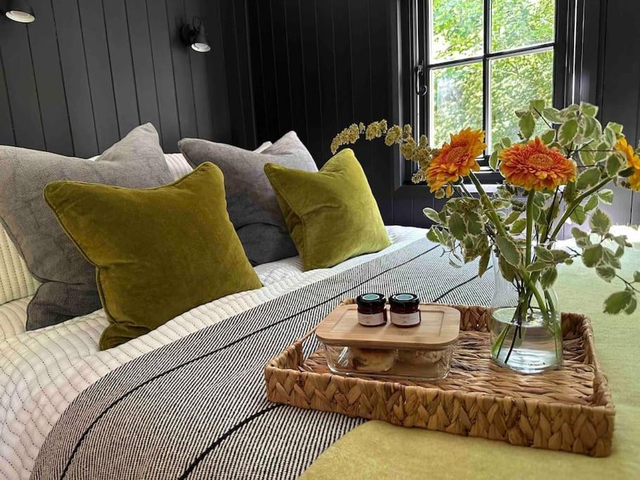Cornwall Woodland Shepherd's Hut - Dennis Hut *