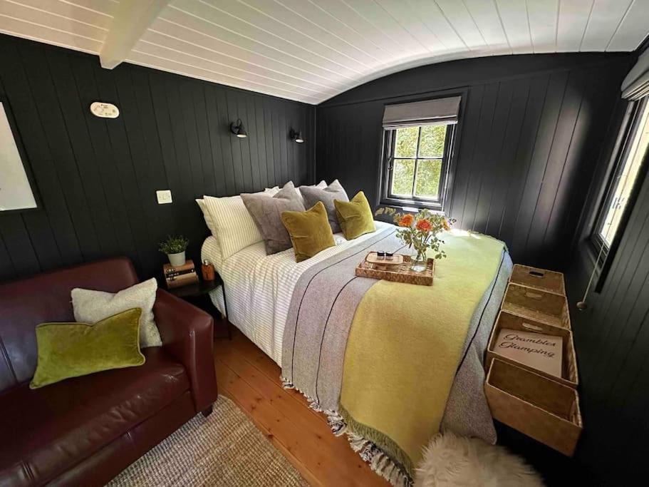 Cornwall Woodland Shepherd's Hut - Dennis Hut *